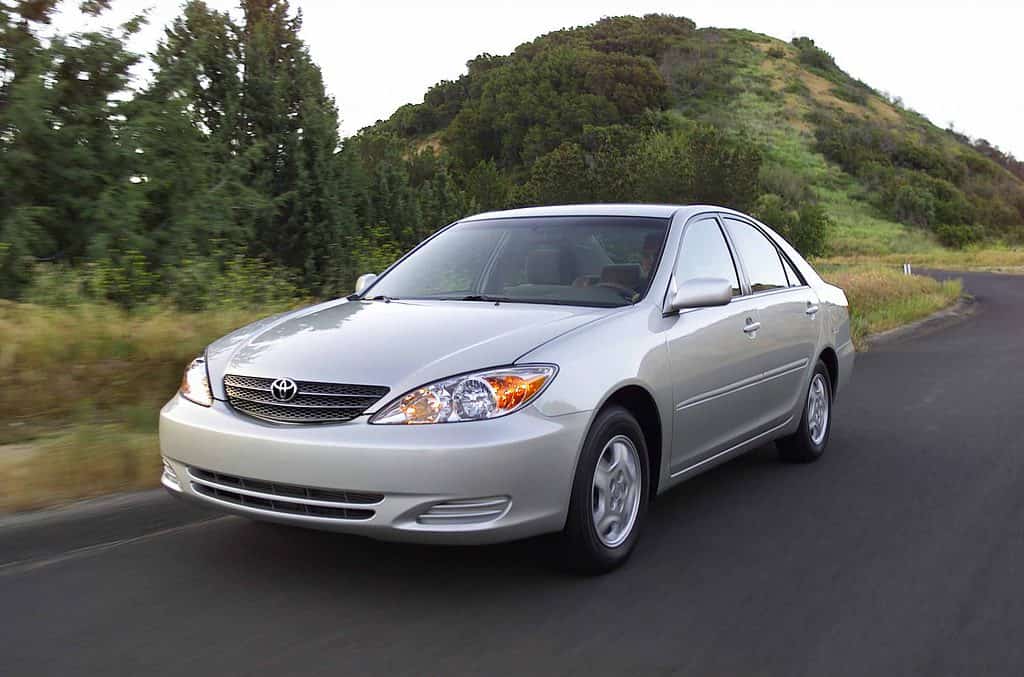 toyota-camry-fifth-generation-sedan