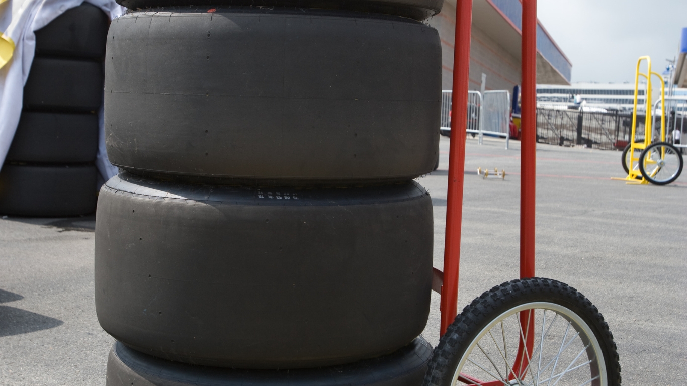 Drag radial tire